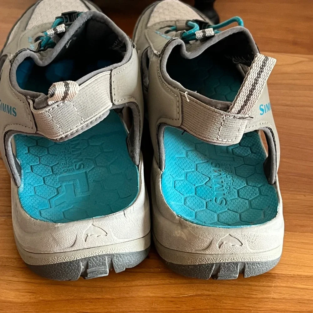 Simms‎ Right Angle Footbed Water Sandals Mens 9 Grey Teal Bungee Fishing 36999